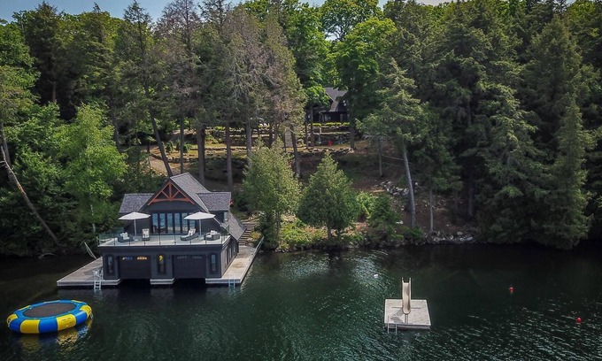 Seguin Cottage | Magnificent 7bdrm 8bath luxury on Lake Joe! Hot Tub! Gym! Boathouse! Sauna!