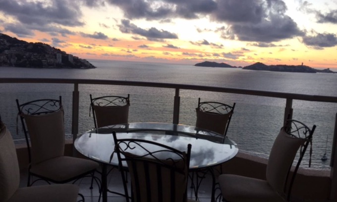 Club Deportivo Condo | Magnificent Acapulco Beachfront Penthouse