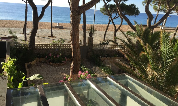 Platja d'Aro Villa | Magnificent Catalan villa facing the sea. Feet in the sand, 1 hour from BCN.
