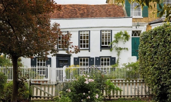 Enfield House | Magnificent historic townhouse within easy reach of London - pet friendly
