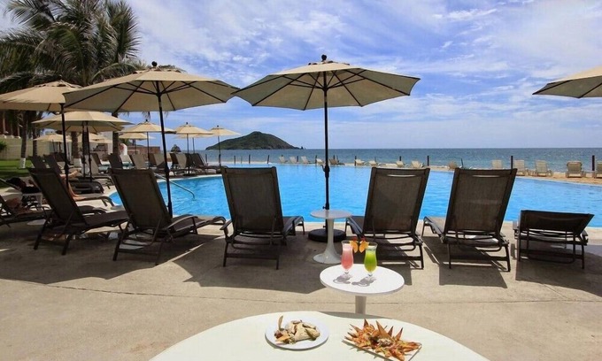 Marina Mazatlan Hotel | Magnificent Junior Suite with a short Walk to Beach in Mazatlan