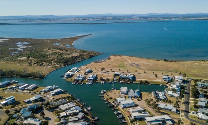 Paynesville Villa | Magnificent luxury waterfront holiday home on the Paynesville canals