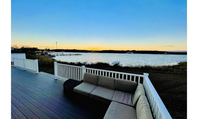 Woolford House | Magnificent Madison's private bay getaway home!