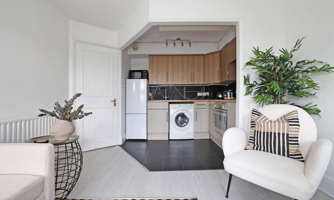 Little Venice Apartment | Magnificent Maida Vale 1bd apt for 3