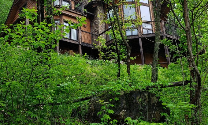 Maggie Valley House | Magnificent newly built home in Maggie Valley Country Club