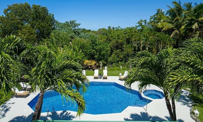 Halcyon Heights Villa | Magnificent Nine-Bedroom House