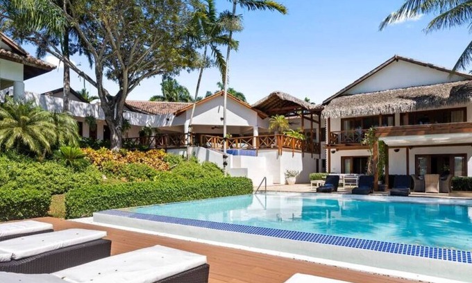 Las Lomas Villa | Magnificent & Spacious 6-Bedroom Villa w/Pool, Jacuzzi, .