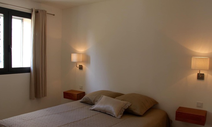 Vetricella Apartment | Magnificent T2 rental adjoining ground floor villa, private garden, 1.5km from the beaches