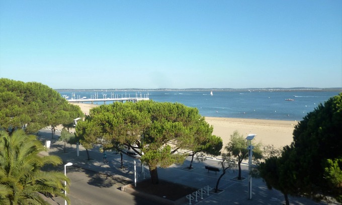 Arcachon Apartment | Magnificent views of the Bay, in the center and on the beach .