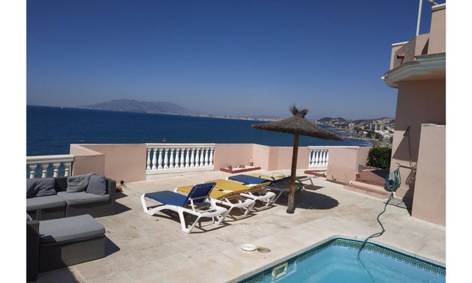 Malaga-Este Villa | Magnificent Villa 5min walk to beach