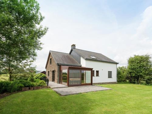Brisy Villa | Magnificent Villa in Brisy with Sauna Roofed
