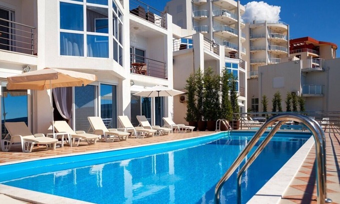 Bar Villa | Magnificent villa on the first line with a pool