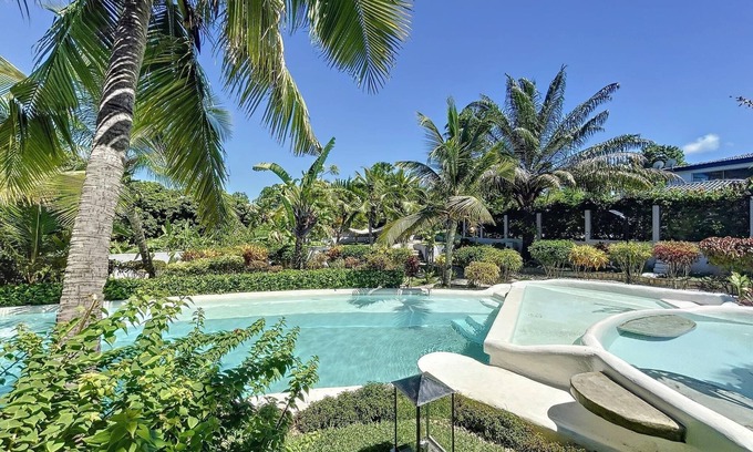 Hell-Ville Villa | Magnificent villa with pool
