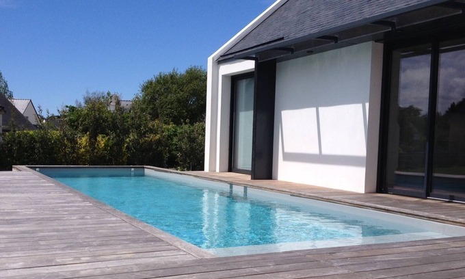 Arzon Villa | Magnificent villa with heated pool close to beaches