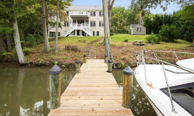 Dowell House | Magnificent Water Front Property