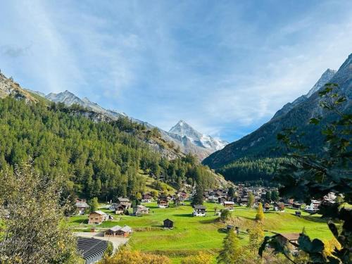 Hauderes Ski Chalet | Magnifique racard rénové isolé 10 minutes de marche