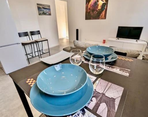 Secteur 1 Apartment | Magnifique T2 refait à neuf - Calme & Tout Equipé avec Parking
