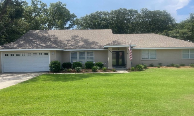 Pensacola House | Magnolia Breeze! Pet Friendly with Pool! 3.15 miles to Pensacola Beach!