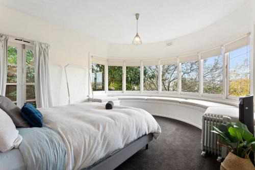 West Launceston House | Magnolia House: Near the Cataract Gorge & Parking
