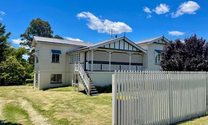 Stanthorpe House | MAGNOLIA HOUSE ON THE CREEK - STANTHORPE
