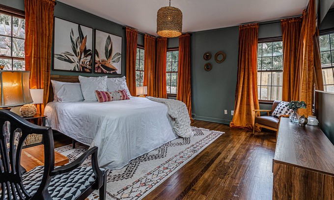 Fondren House | Magnolia Paradise in Fondren! Close to Shops, Eatery & Hospitals