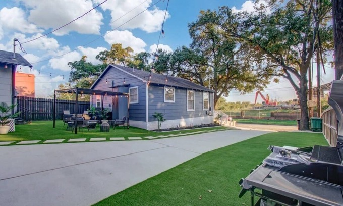 Greater East End House | Magnolia Park Retreat -3 Separate Units w Backyard