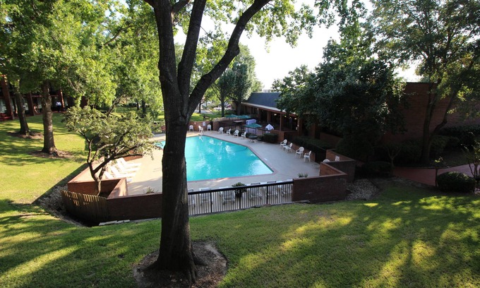 Tyler Hotel | Magnuson Grand Hotel & Conference Center Tyler