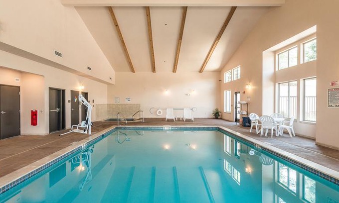 Manitou Springs Hotel | Magnuson Grand Pikes Peak