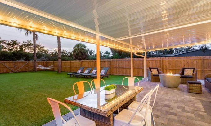 Clearwater House | Mahi on Madison: Close to Clearwater Beach w/Huge Fenced Yard & Private Hot Tub