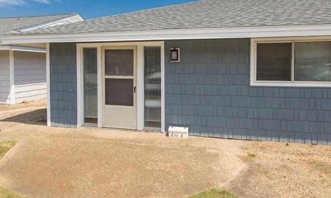 Northeast Virginia Beach House | Mai Kai 13A by RedAwning