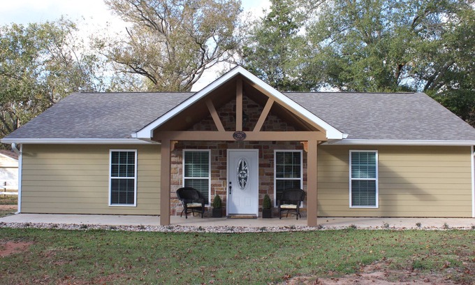 Crockett House | Mai's Place built for traveling guest who feel at home.