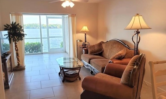 Hammock Bay Condo | Mainsail (2-Bedroom Condo) with Pool by RedAwning