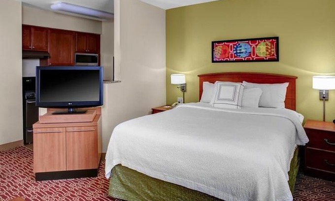 Crosswoods Hotel | MainStay Suites Columbus Worthington