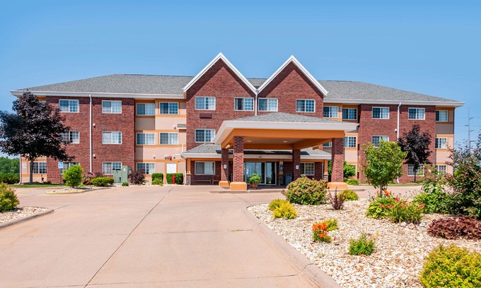 Dubuque Hotel | MainStay Suites Dubuque at Hwy 20