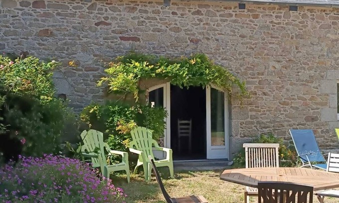 Plouneour-Trez House | Maison Dans Propriété Arborée, à 800m de la Plage