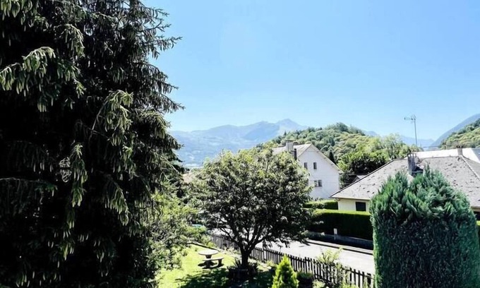 Argeles Gazost House | Maison 12 Pers. Dans les Pyrénées, Jardins et Balcon