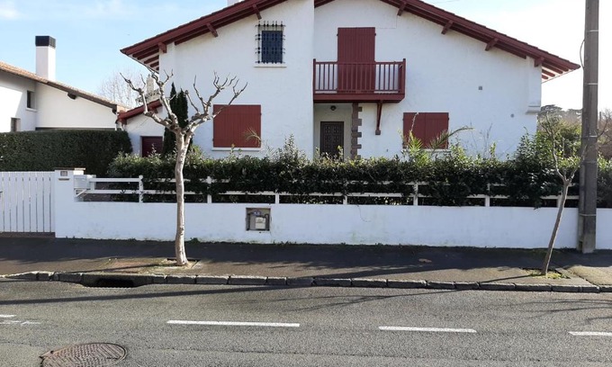 Hendaye House | Maison 3* à Hendaye, proche plage et commerces, jardin privé, parfait pour familles et amis - FR-1-239-492