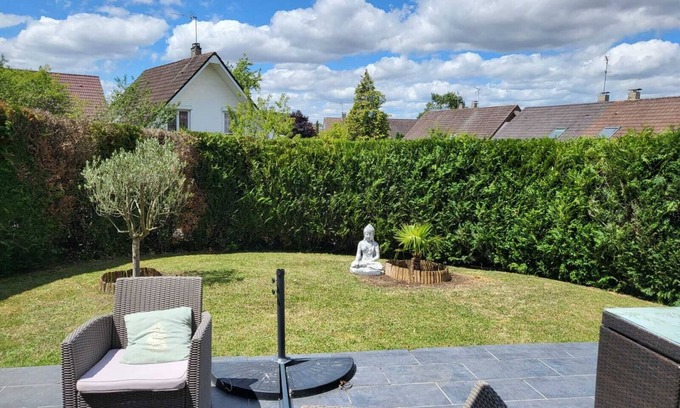 Meulan-en-Yvelines House | Maison 4 Chambres 35 Minutes Site Jop