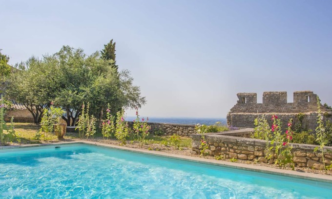 Oppede Villa | Maison Achard - Four Bedroom Villa, Sleeps 10