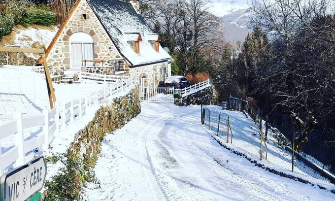 Vic-sur-Cere House | Maison Auvergnate, Cosy Avec Cheminée