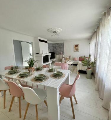 Tremblay-en-France House | Maison chaleureuse 4 chambres avec jardin - Proche Paris - ARENA Paris Nord Villepinte - Parc des expositions - Aéroport CDG - Disney - Astérix