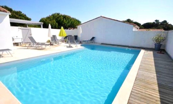 Le Bois-Plage-en-Re House | Maison charmante à Le Bois-Plage-en-Ré avec piscine partagée
