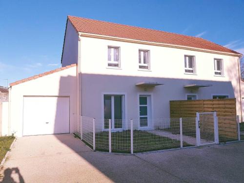 Montfermeil House | Maison cosy avec jacuzzi a Montfermeil