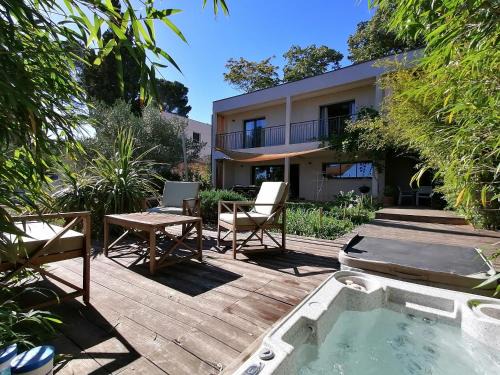 Villeneuve-les-Avignon Villa | Maison d'architecte avec vue sur les Alpilles