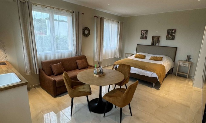 Ceyreste Apartment | Maison d'hôte - Fully-equipped studio overlooking the Mediterranean