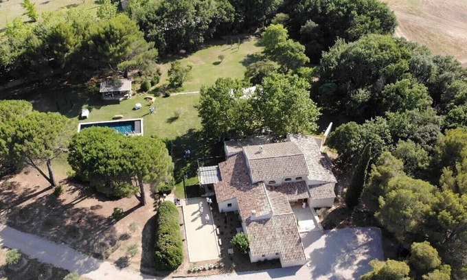 Aix-en-Provence House | Maison de 360 m² Entièrement Rénovée Dans un Parc de 1,4 ha