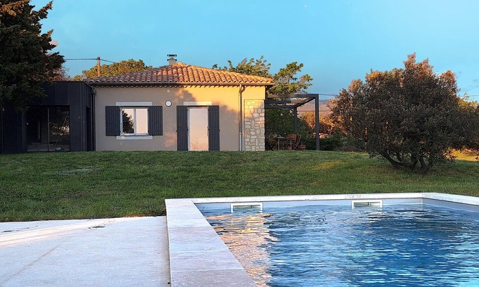Taulignan House | Maison de Campagne Indépendante Avec Piscine au Calme