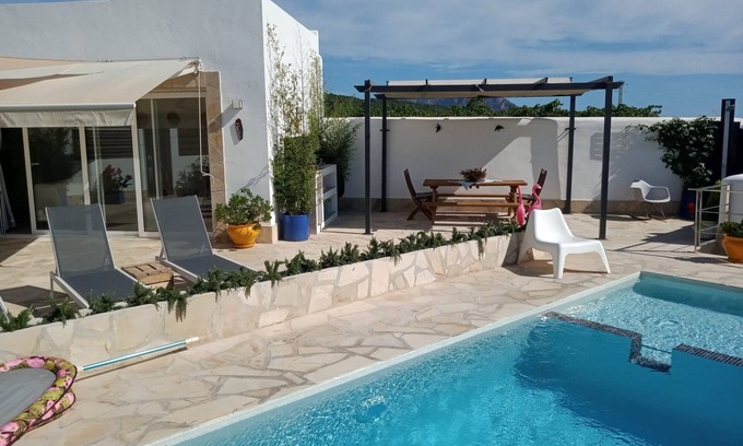 Teulada Villa | Maison de Charme de Style Ibicenco Indépendante, au Milieu des Vignes