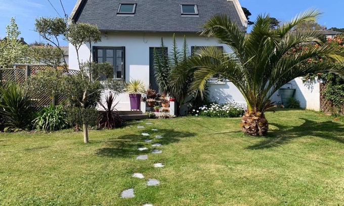 Perros-Guirec House | Maison de charme 3* avec jardin clos, terrasse, WIFI à 60m du Port de Perros-Guirec - FR-1-368-79