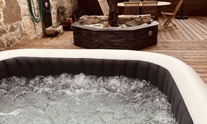 Nerac House | Maison de Charme Avec spa et Patio Privé